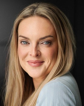 Adele Pascoe as Jane Munro