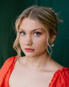 Madeleine Wagenitz as 