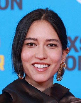 Sonoya Mizuno as Suzie