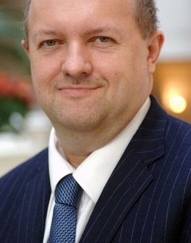 Andy Hayler as Himself