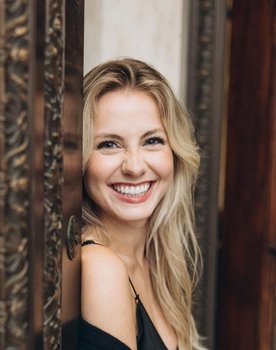 Violet Bennett as Alana