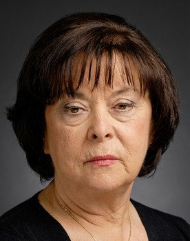 Füsun Erbulak as Dilruba