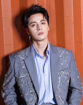 Đăng Khôi as Xuân Hùng