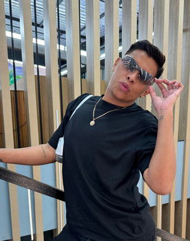 Emiro Navarro as Participante