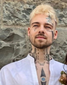 Daniel Tjarks as Wolf