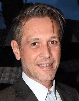 Aimilios Heilakis as Kostas