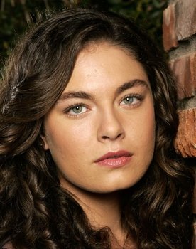 Alexa Davalos as Bess Gunther