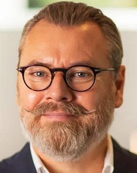 Lars Elbæk as Sig selv