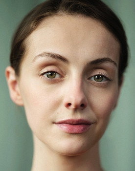 Helena Wilson as Julia Melville