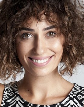 Esra Ruşan as Saadet