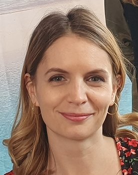 Karolína Kočí as Host