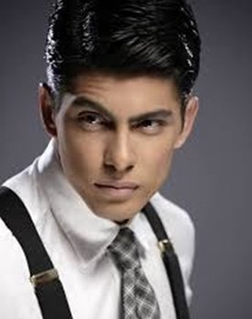 Víctor García as Juan López