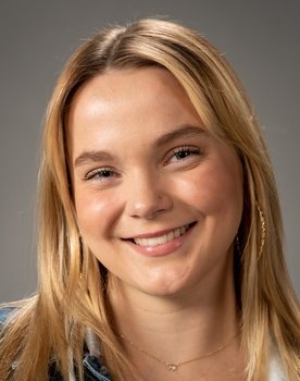 Vivian Olyphant as Willa Givens