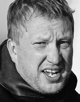 Johan Candert as Speakerröst