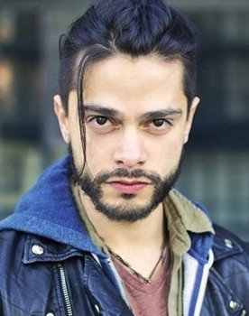 Víctor Ayala as Antonio