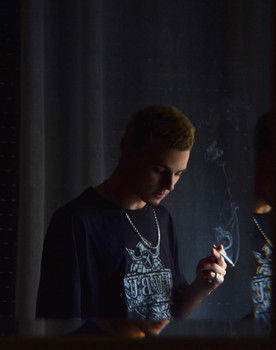 Juan Marti Ávila as Amigo de Erika