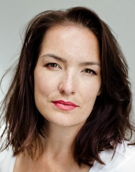 Colette Lennon Dougal as Mallon