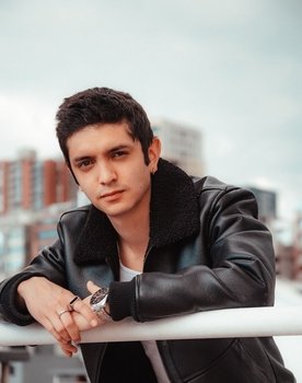 Daniel Calvopiña as Diego