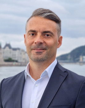 Gábor Vona as önmaga