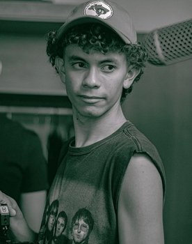 Uri Bezerra as Irmão mais velho