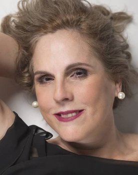 Dolores Cano as Preofesoro 1