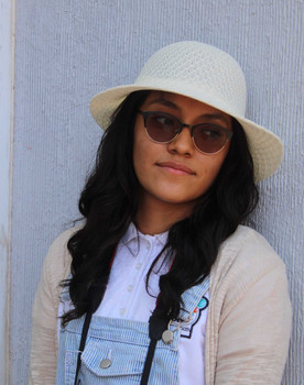 Mariel Landeros as Lindsey Nielsen