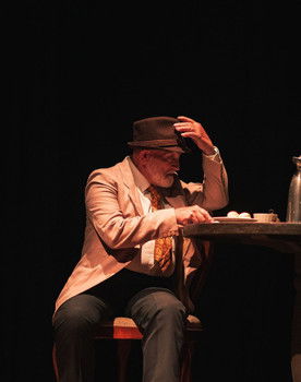 Artur de oliveira as Senhor