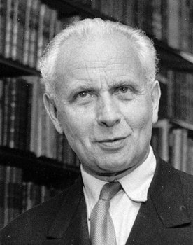 Louis Aragon as 