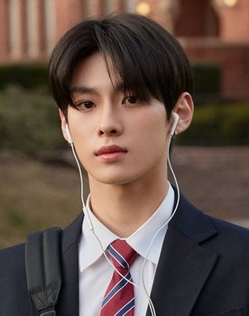 Woo Kyung Jun as Kyungjun (TNX)