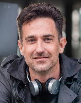 Oriol Tarragó as Igor (voice)