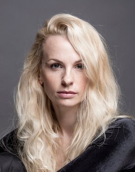 Elina Pähklimägi as (segment "Karl and Carla")