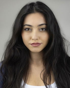 Amanda Iglesias as Mônica