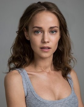Katerina Kovalchuk as Girl