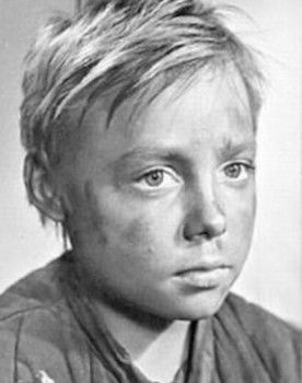 Nikolai Chursin as Petya