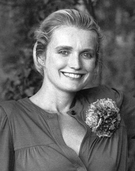 Marie-Christine Barrault as Véronique's mother