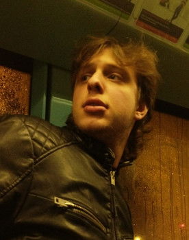 Mathis Vassakos as Le tueur