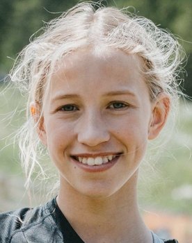 Felice Ahrens as Verena