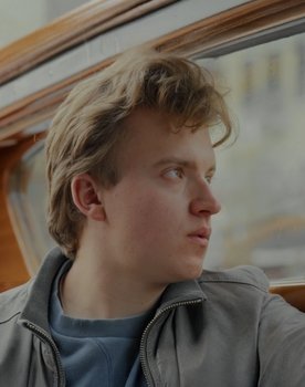 Matteo Curseri as Giulio