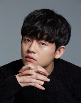 Lee Hyun-bae as General