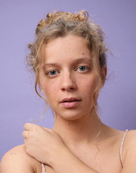 Leonor Felgar as Lily