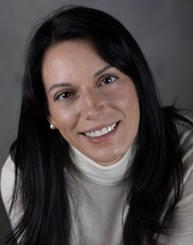 Floriane Sorasio as Distracted Parent