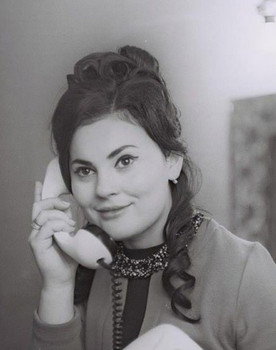 Amaliya Panahova as Sona's Mother