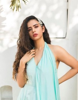 Diljot Chhabra as Radhika