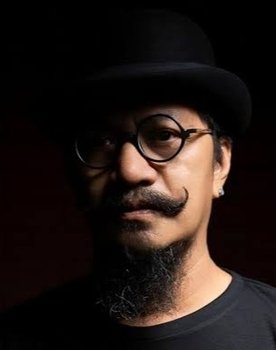 Rom Factolerin as Fr. Mejor