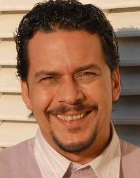 Hüseyin Köroğlu as Erol Dayı