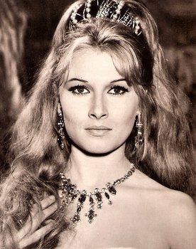 Valérie Lagrange as Agathe