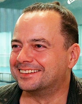 Tomi Okres as Hudebník