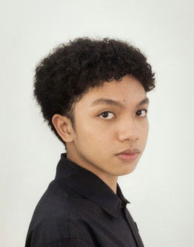 Vinh Marco as Lounging Student