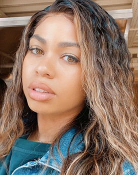 Núria Real as Minda