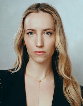 Paula Argüelles as Desolate Road Mother (uncredited)